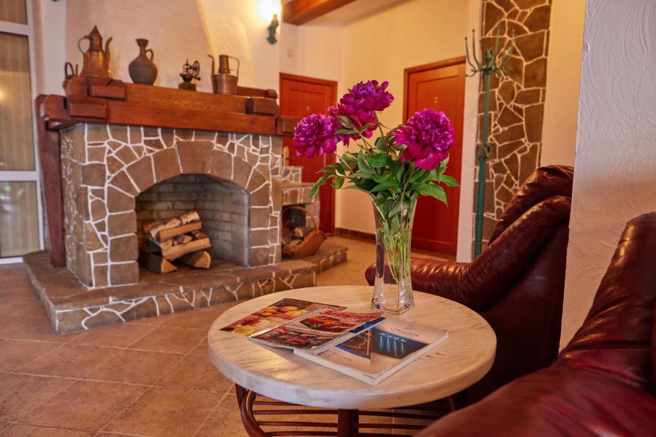 Zdybanka Otel Sumi Dış mekan fotoğraf