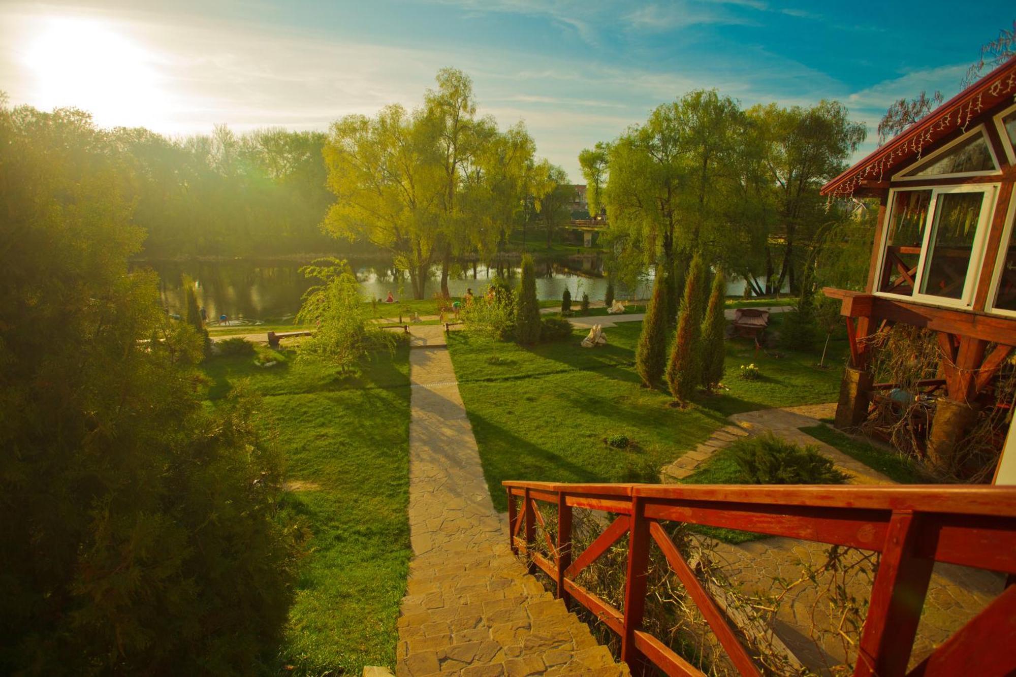 Zdybanka Otel Sumi Dış mekan fotoğraf